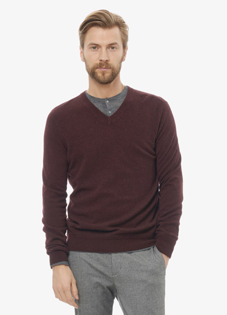 This super-soft cashmere sweater is a perennial favorite.  With extra long sleeves and a trim waist, it's especially great for the tall guys on your list!  